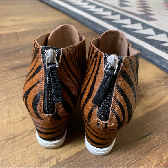 Linea Paolo Faith Genuine Calf Hair Wedge Sneaker - Picture 4 of 7